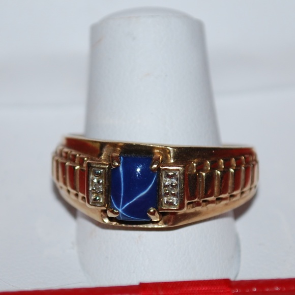Beautiful 10K Star Sapphire & Diamond Ring